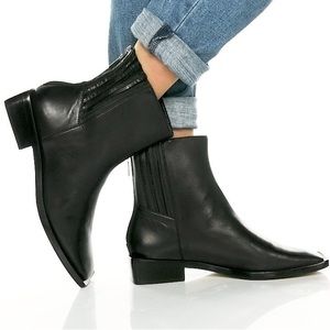 Guily Leather Bootie - SCHUTZ